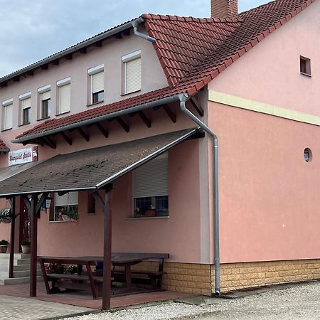 Hangulat Szallo Zalaszentbalazs Eksteriør billede
